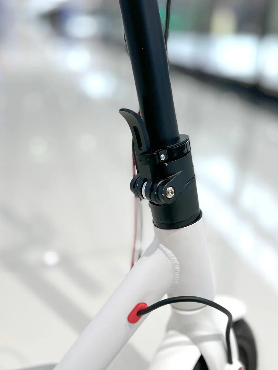 CRONY M365 Electric Scooter with 250W Motor 36V Battery App Connectivity 25-45 KM/H Speed Quick Easy Folding Rear Disc Brake | White - Image 3